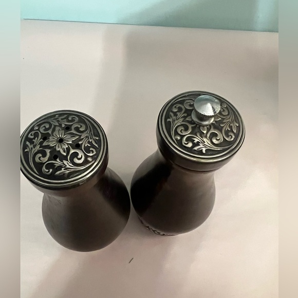 Vintage Wood & Pewter Salt Shaker and Pepper Shaker. - Picture 3 of 4